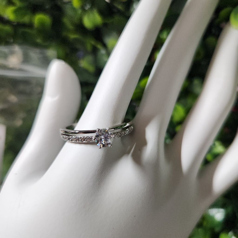 Women's Silver Moissanite Ring size 9